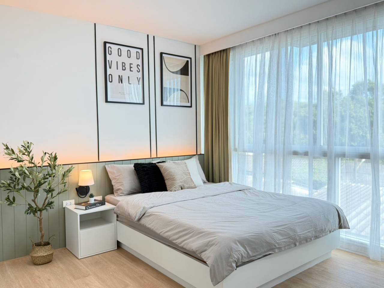 The Wide Condominium WR-04793 3