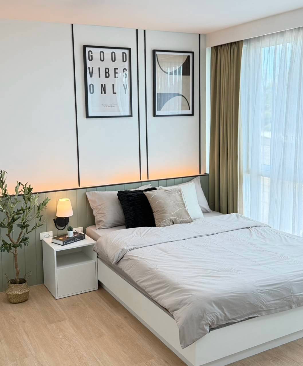 The Wide Condominium WR-04793 4