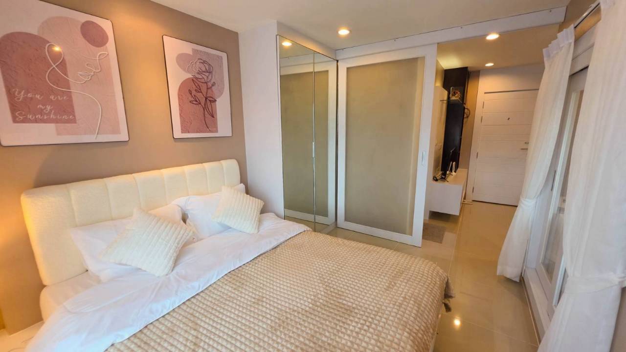 The Scene Condo WR-04794 4