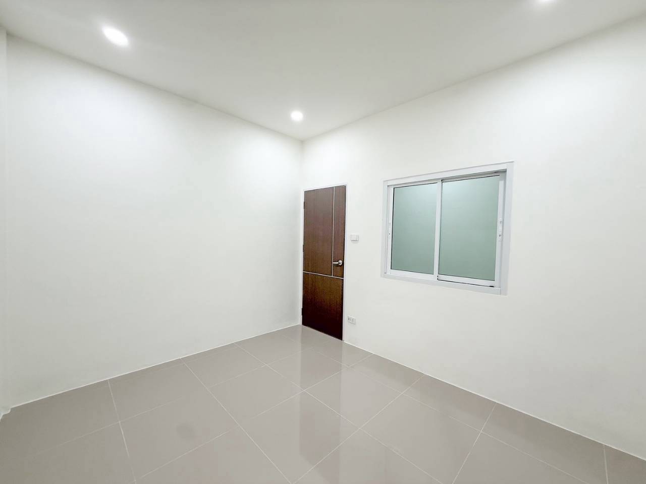 ทาวน์เฮ้าส์ โซนวิชิต WR-04820 3