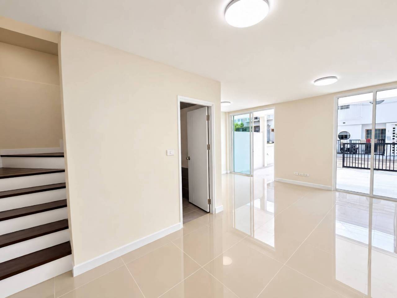 Phuket @ Town 2 WR-04843 4