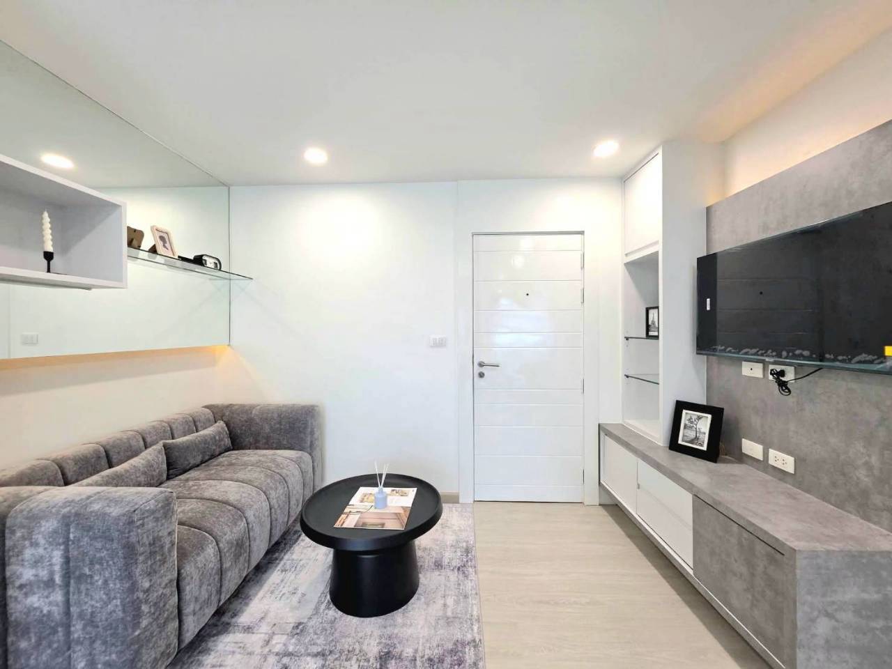 The Scene Condo WR-04851 2