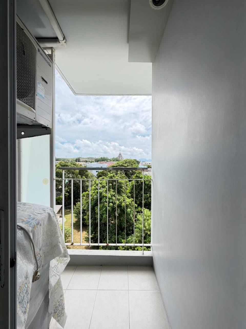 The Light Condominium WR-04878 12
