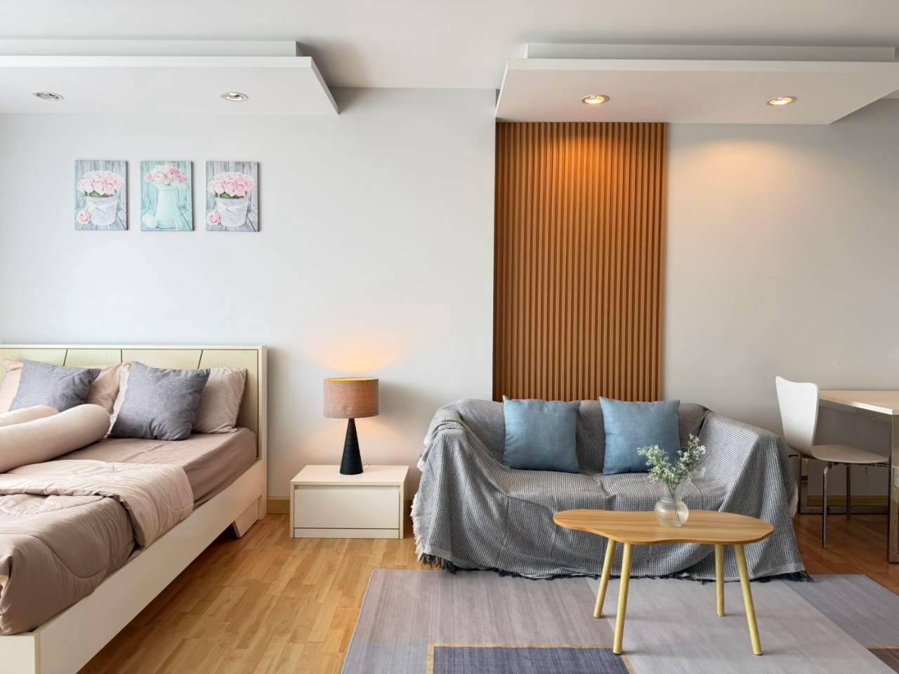 The Light Condominium WR-04878 3