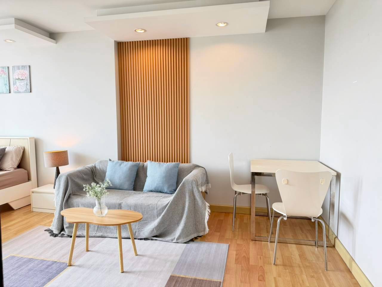 The Light Condominium WR-04878 4