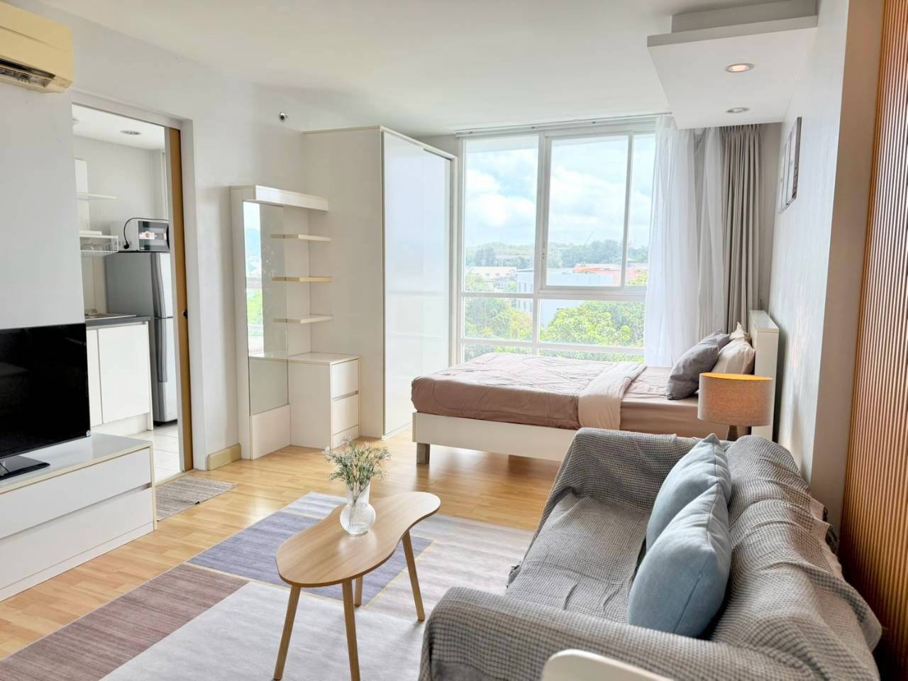 The Light Condominium WR-04878 8