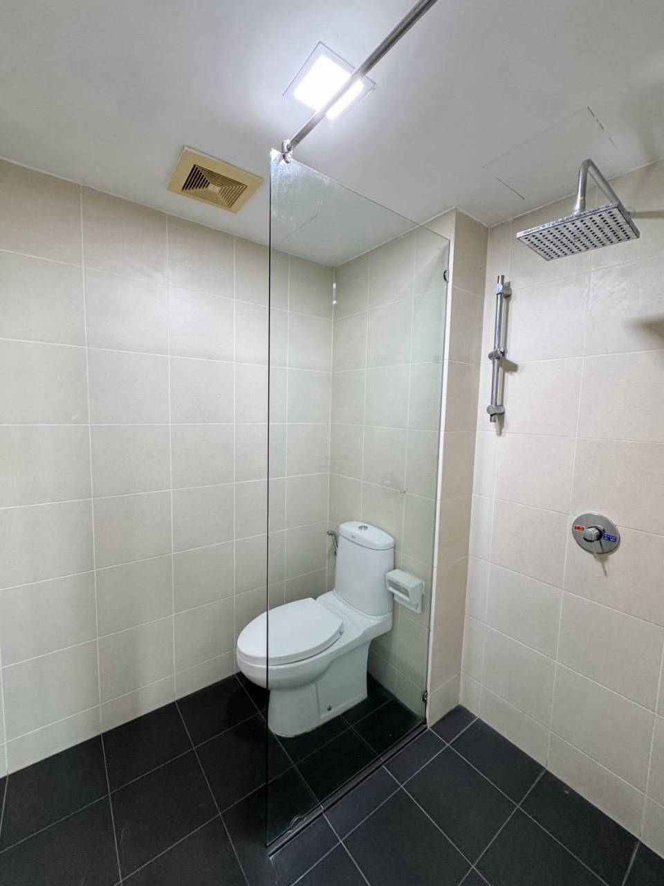 The Wide Condominium WR-04937 9