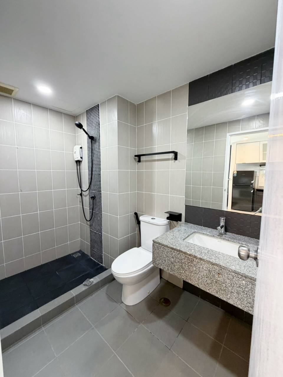 The Scene Condo WR-04952 12