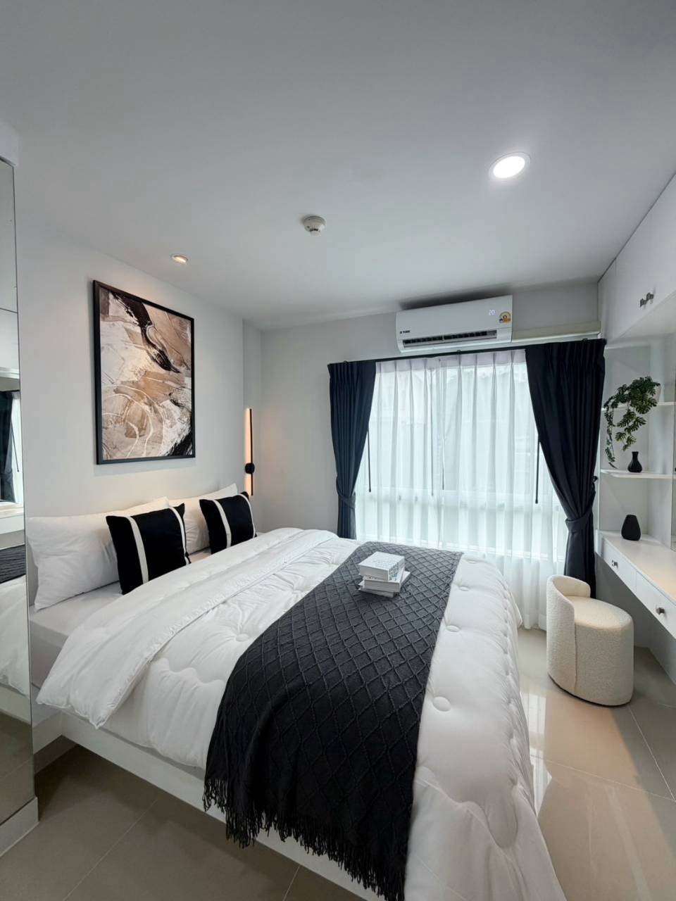 The Scene Condo WR-04952 3