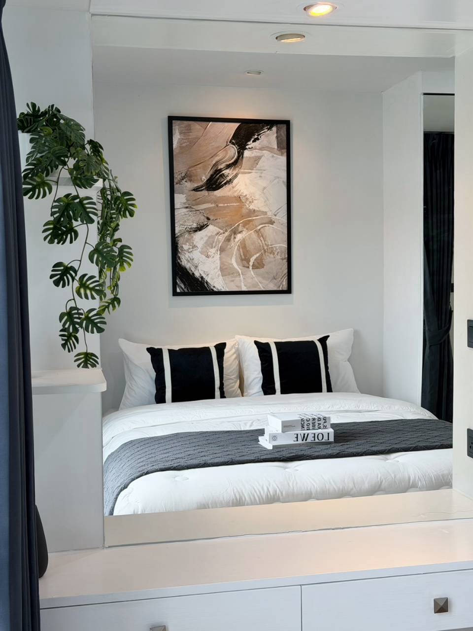 The Scene Condo WR-04952 5