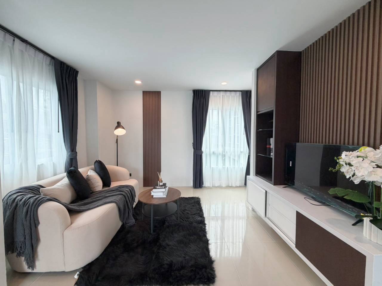 The Scene Condo WR-04952 8