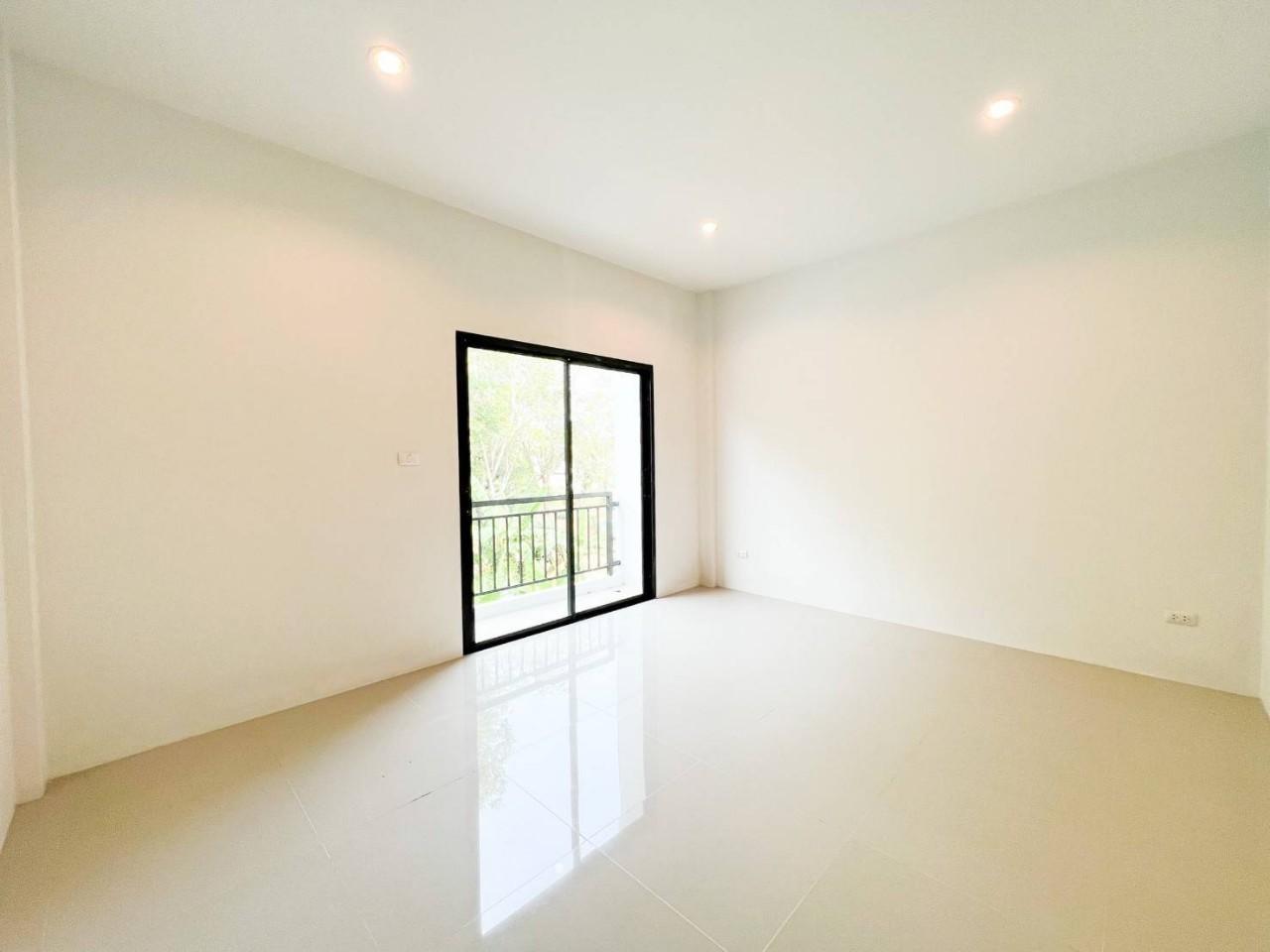 อาคารพาณิชย์ 3 ชั้น ติดถนนขวาง WR-01727 4