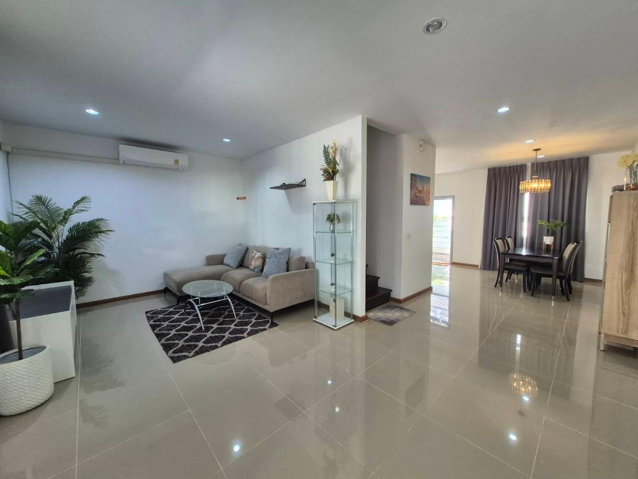 หมู่บ้าน The First รัษฎา WR-02740 2