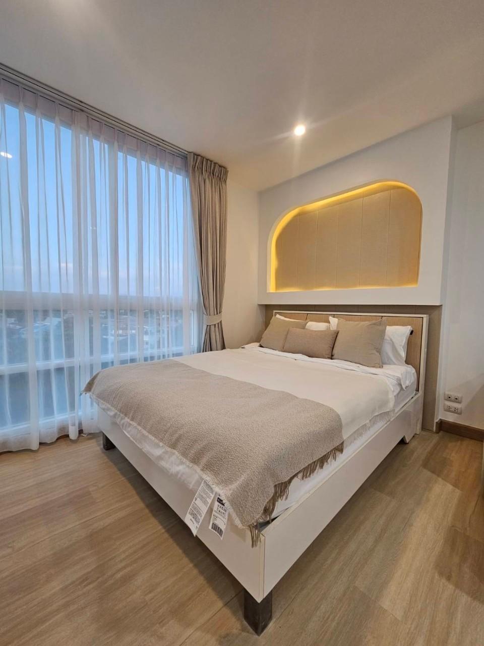 The Light Condominium WR-02763 3