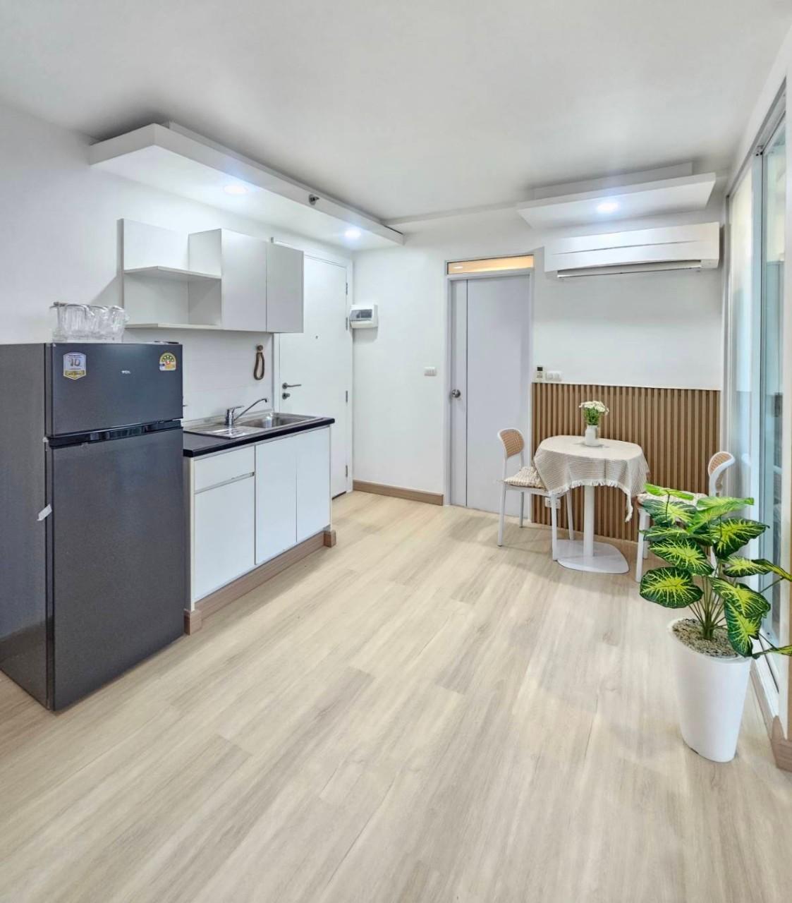 The Light Condominium WR-02763 8