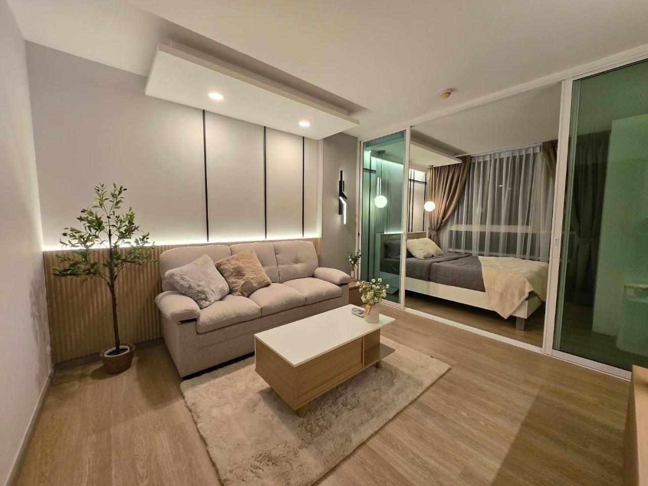 The Light Condo WR-02810 1
