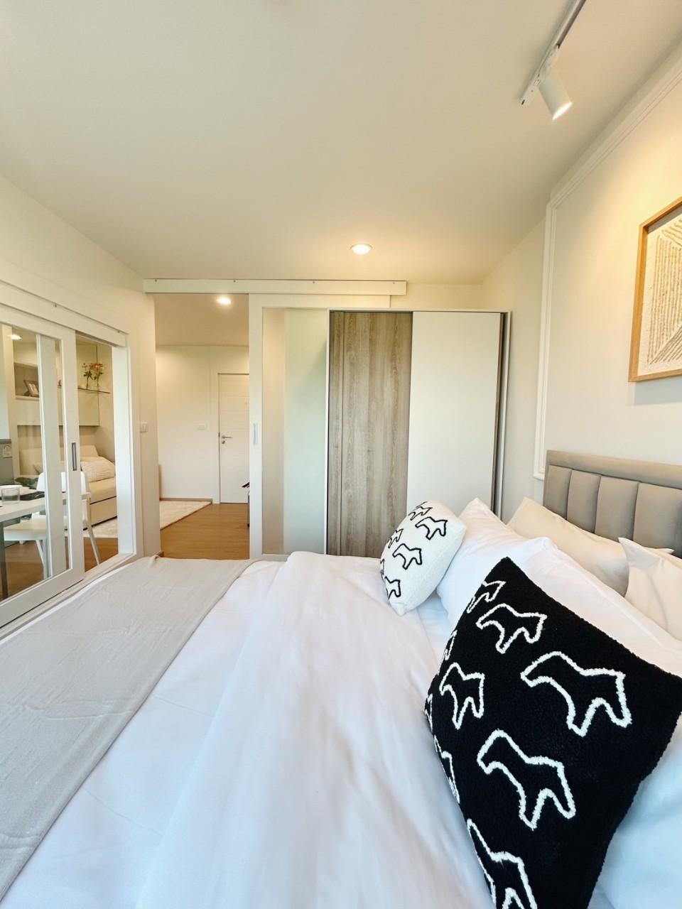The Scene Condo WR-02859 3