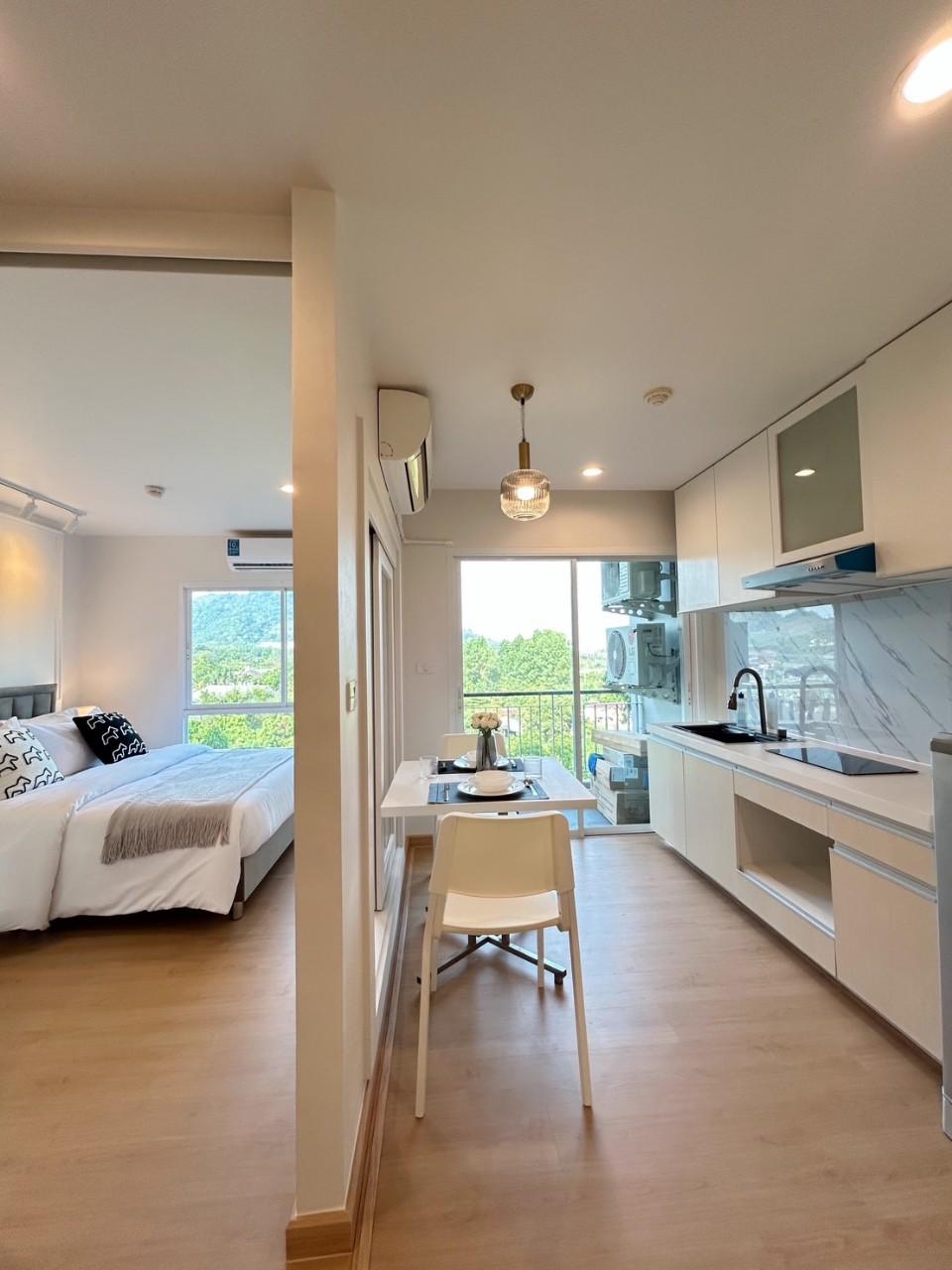 The Scene Condo WR-02859 8