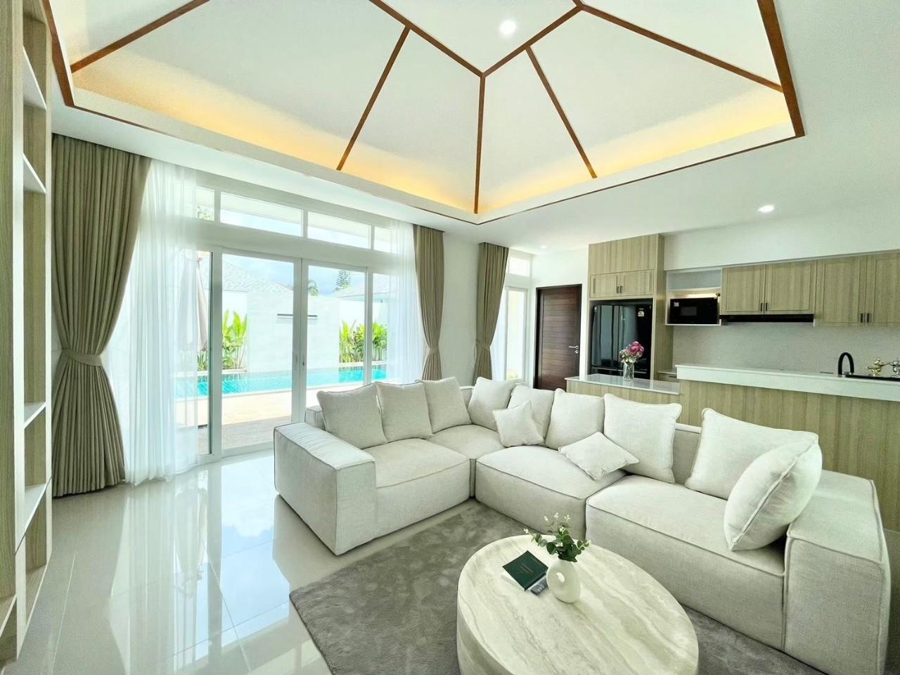 INTIRA Rawai Pool Villa WR-02873 3