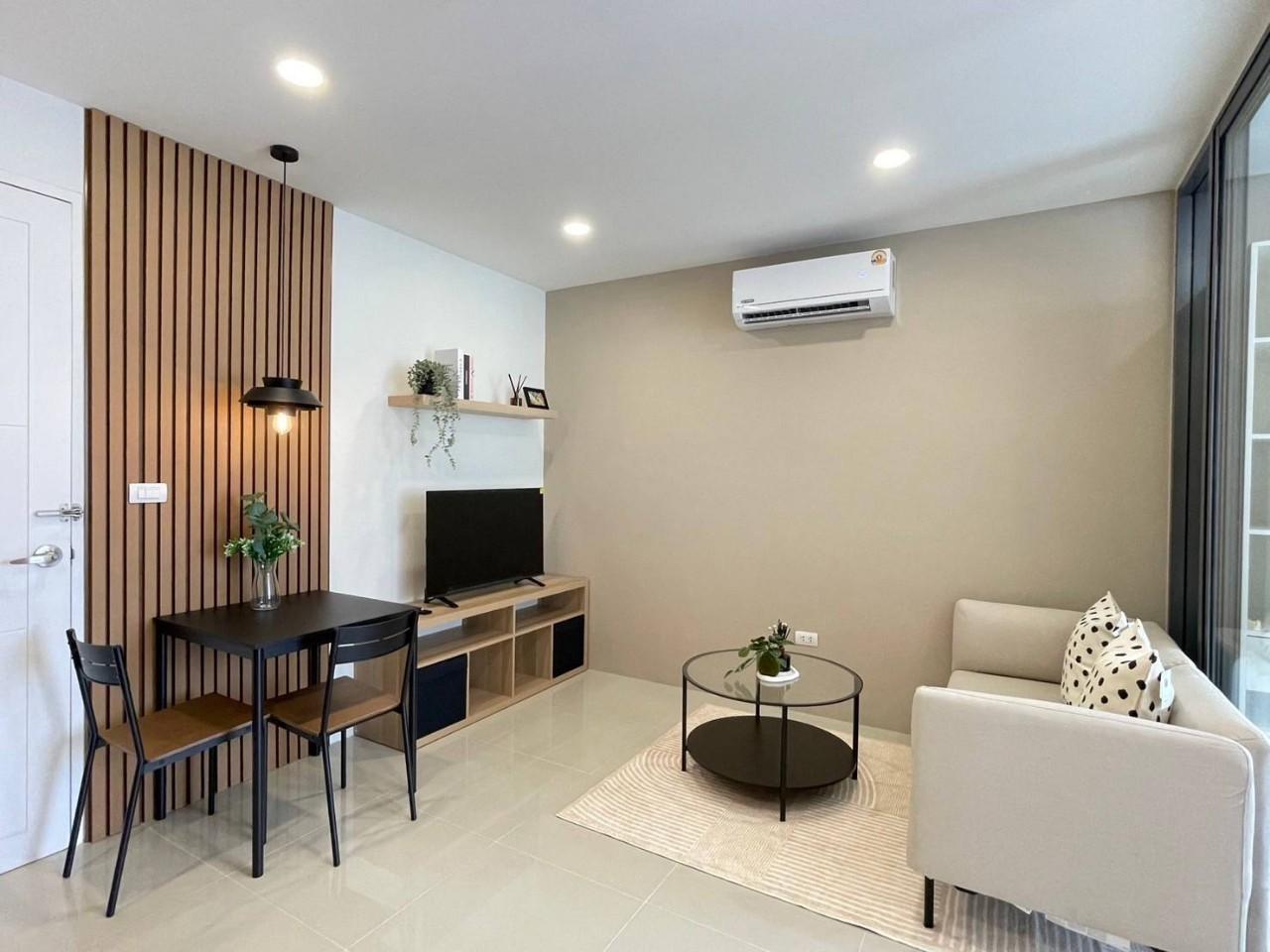 The Square Condominium WR-02964 2
