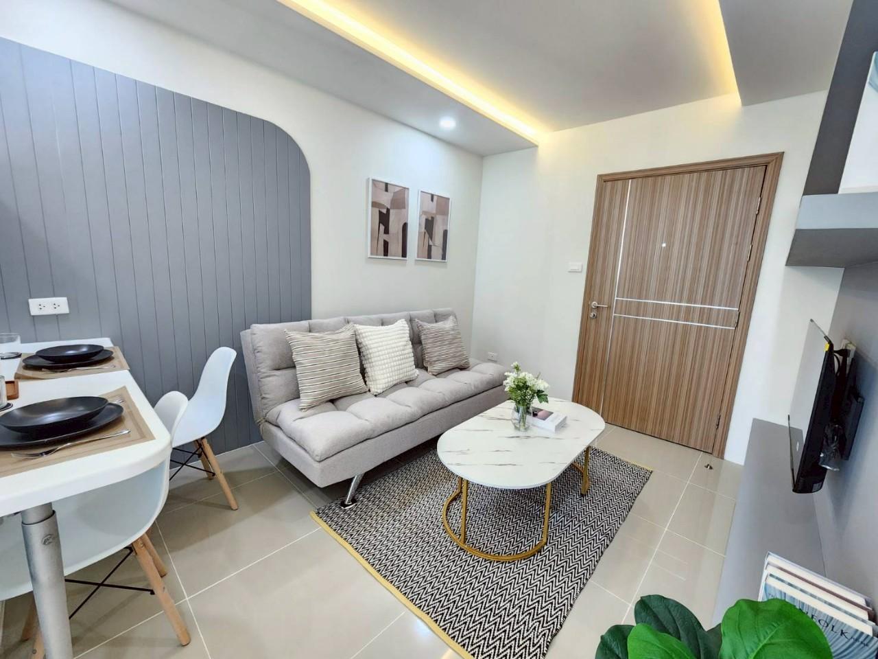 The Royal Place WR-03128 3