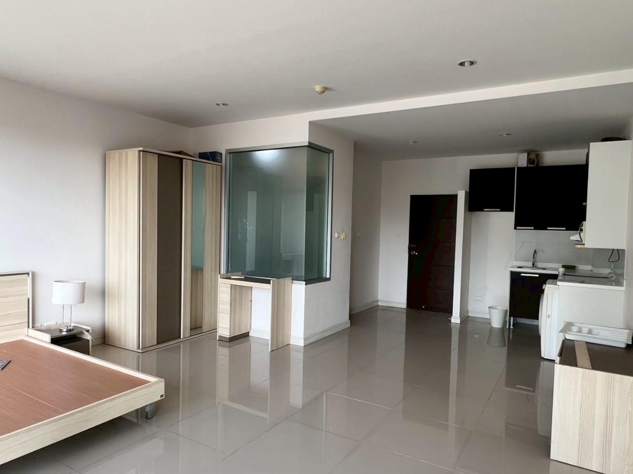 Chic Condominium WR-03155 2