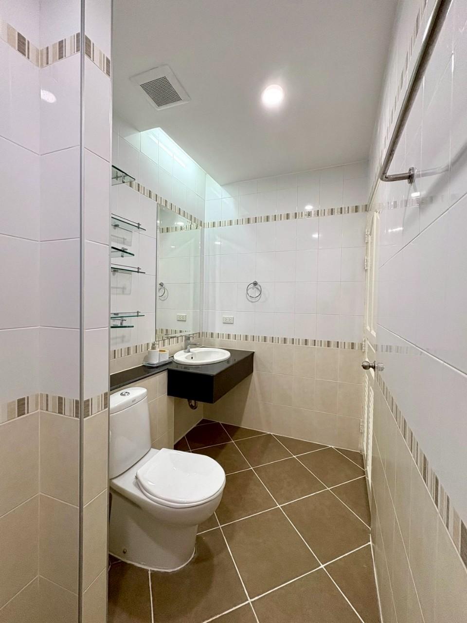 Phanason The Green Place Condominium WR-03175 8